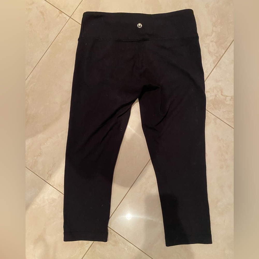 Black Lulu Lemon Capri Leggings